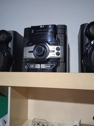 Caixa de som para três CD'S
