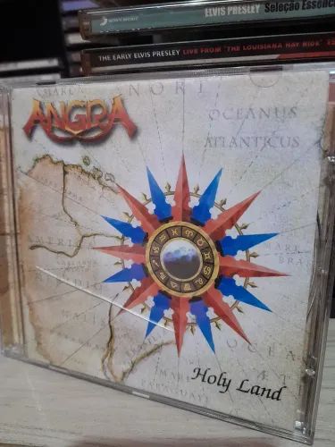 CD Angra - Holy Land - Estado NM Excelente