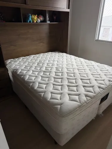 Cama Box Queen Koil Barcelona Visco - 1 Ano de Uso - R$ 1.200