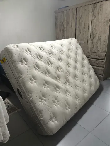 Vende-se colchão de casal