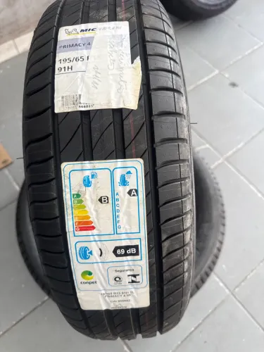 Kit 2 Pneus Michelin Aro 15 195/65R15 Primacy 4 91H