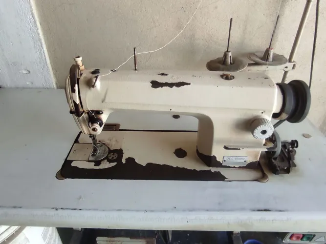 Máquina de costura Reta juki