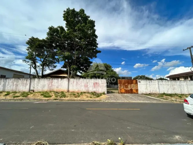Barracão com Pátio Próximo à Avenida Visconde de Taunay