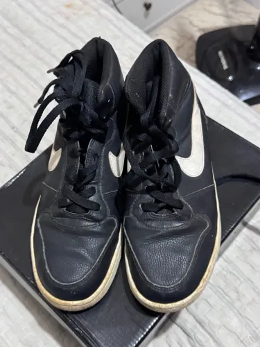 Nike Court Borough Mid
