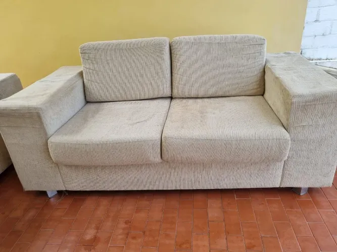 Conjunto Sofá 2 e 3 lugares. 