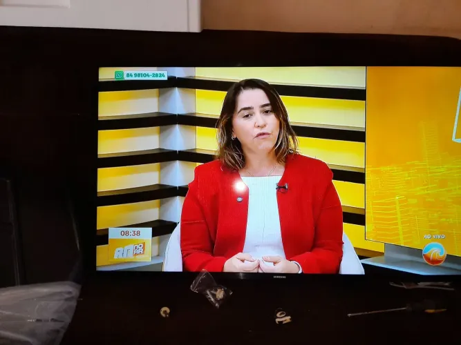 VENDO UMA TV SEMI NOVA DE 43 POLEGADAS DE MARCAR SANSUNG NUNCA FOI ABERTA EM PERFEITO