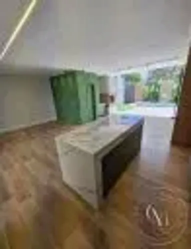 Condomínio Euroville. Casa com 3 suítes, piscina com cascata.