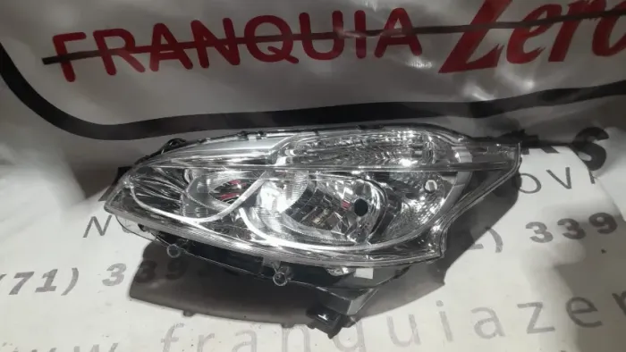 Farol dianteiro esquerdo Peugeot 208 12/15