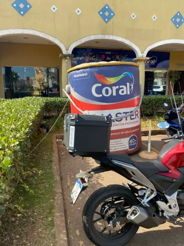 Vendo Baú Seminovo 55L Com suporte