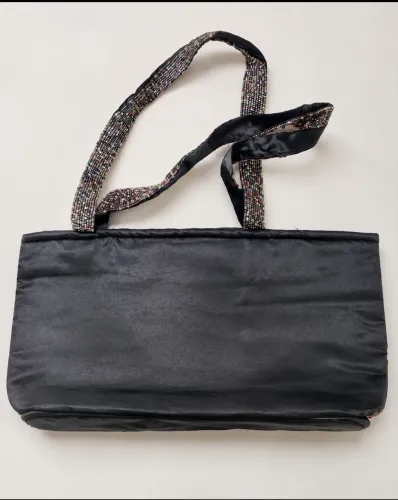 Bolsa artesanal italiana bordada com miçangas