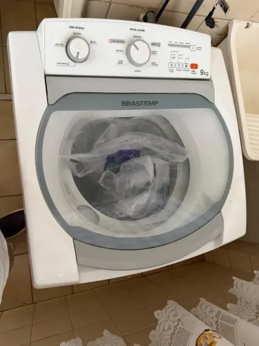 Vendo máquina de lavar Brastemp 9kg conservada e funciona tudo