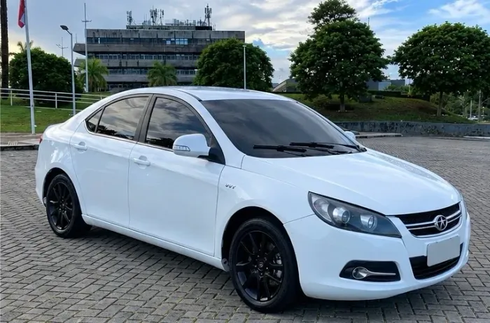 JAC J5 Sedan 1.5 16V 4P Mec. 2013