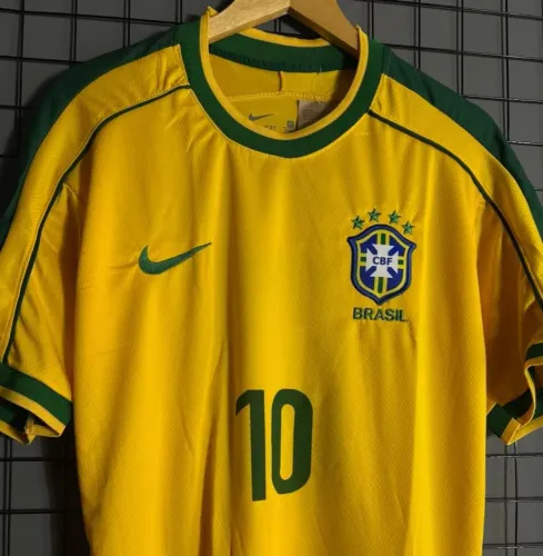Camisa Seleção Brasileira 2004/2006 - Ronaldinho Gaúcho nº 10 - Nova