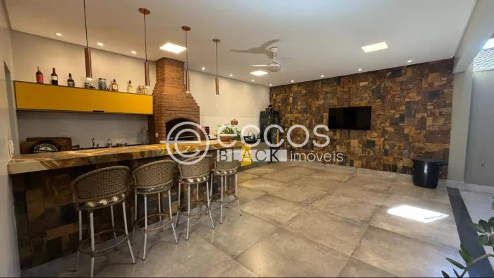 Casa à venda, 3 quartos, 1 suíte, 2 vagas, Jardim Nenê Gomes - UBERABA/MG