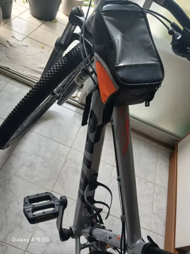 Vendo 2 bikes  uma Caloi e uma importada (cannondale de trilha)