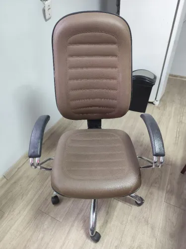Cadeira presidente em ótimo estado