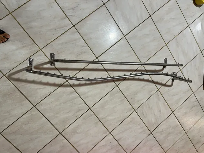 Arara de Parede para roupas