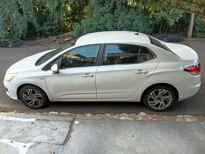 Citroen C4 Lounge Exclusive 1.6 Turbo 4P Aut. 2014