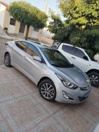 Hyundai Elantra GLS 2.0 16V Flex Aut. 2015