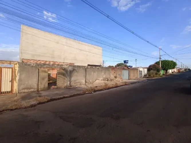 Galpão 420m2 de área inacabado no Bairro de Lourdes, Avenida só R$ 300 mil