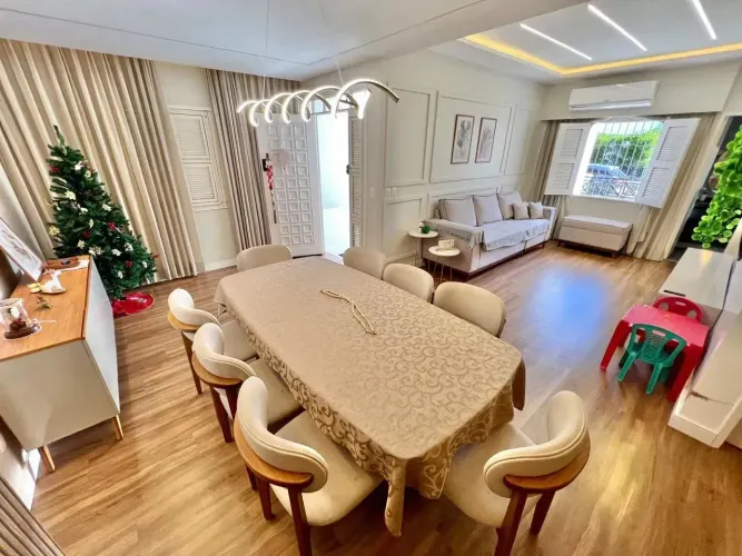 Casa duplex em condomínio, Porteira Fechada, 5 Quartos e Energia Solar Cidade dos Funcion