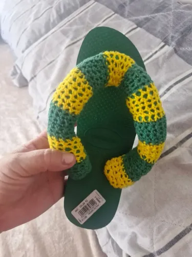 Chinelo com crochê copa