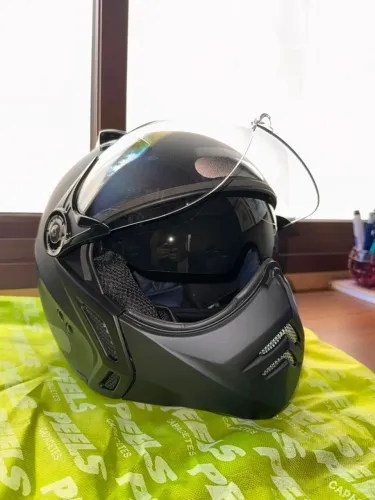 capacete peels mirage na cor preto fosco