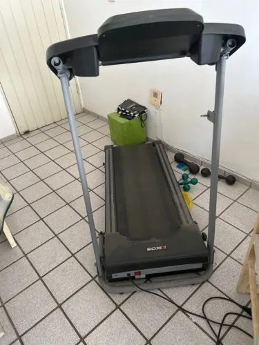 Vende-se esteira semi nova