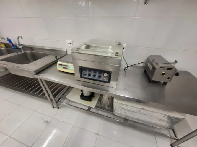 SALÃO COMERCIAL COM 40 M2 COM CAMERA FRIA FL26