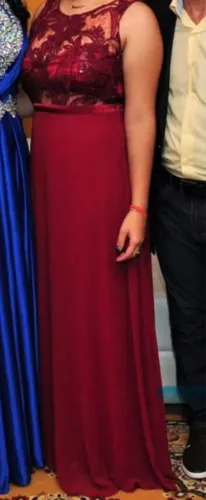 Vestido de festa bordô