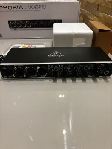 Interface de audio Behringer U-phoria UMC404HD, Caixa com todos os cabos, Ac Cartão Entreg