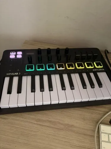 Controlador Midi minilab3