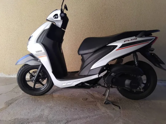 Moto Yamaha Fluo extremamente nova. Nunca caiu. Sem detalhes.