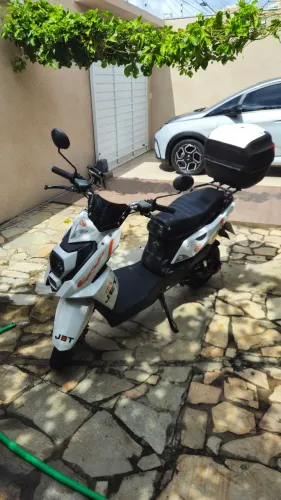 MOTO ELÉTRICA MOTO CHEFE JET - BATERIA NOVA E VÁRIOS EXTRAS!