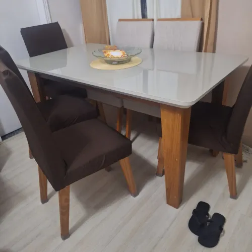 Mesa c/ 6 cadeiras novinha