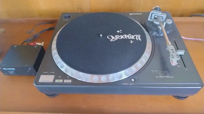 Toca Discos Gemini TT-01 e Pré Amplificador Logos