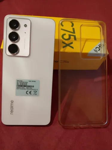 Vendo celular semi novo Realme C75X a prova d água..256gb.. funciona tudo.