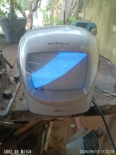 Vendo Mini TV Britânia liga e funcionando o rádio TV tem que ter conversor