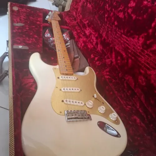Fender stratocaster American Vintage Reissue -AVRI
