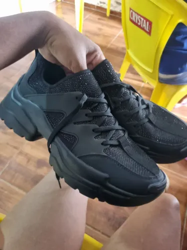 Tênis preto com brilho zara