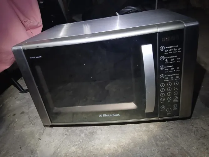 Vende-se um micro-ondas