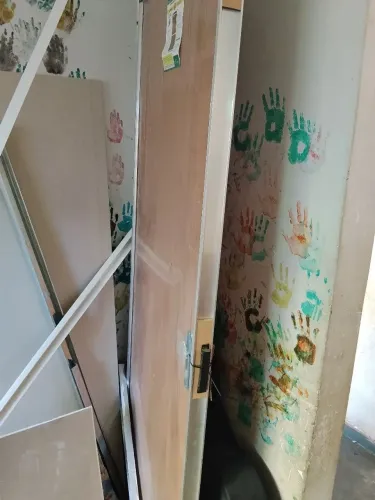 Porta nova no plástico