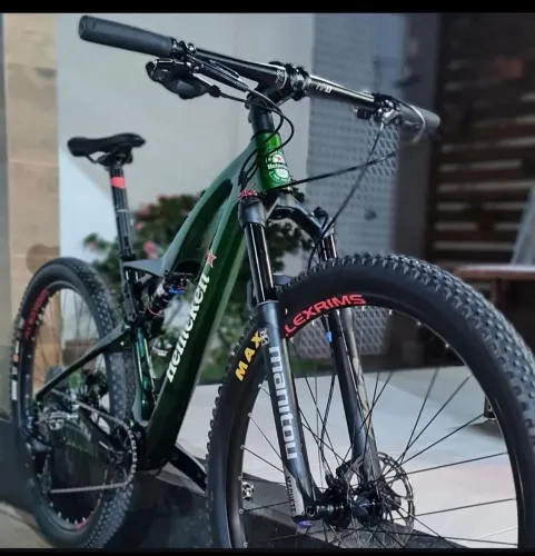 Bicicleta full suspension carbono