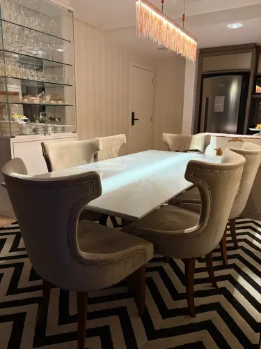 Mesa de jantar com cadeiras