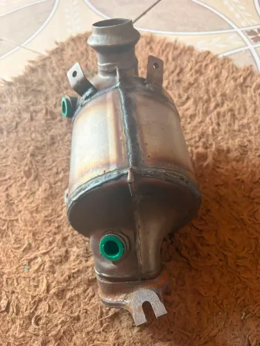 Vende-se um catalisador universal que dar em vários veículo.