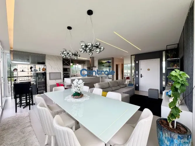 Cobertura com 4 dormitórios, 2 suítes e 1 demi -suite, no bairro Pedra Branca, Palhoça.