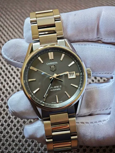 TAG heuer Carrera WAR211C