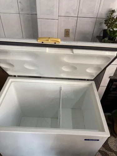 Freezer Metalfrio 293 litros.