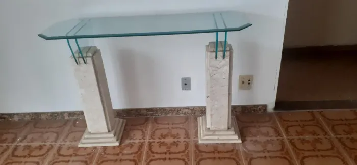 Console e mesinha de sala