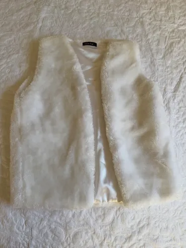 Colete Feminino de Pelo Sintético Branco Peluciado - Elegante e Quentinho